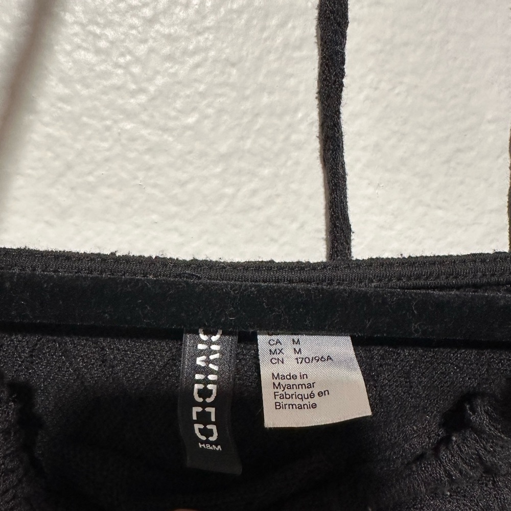 H&M Black halter bodycon dress with pattern and tie around the neck. Size M - Picture 4 of 4